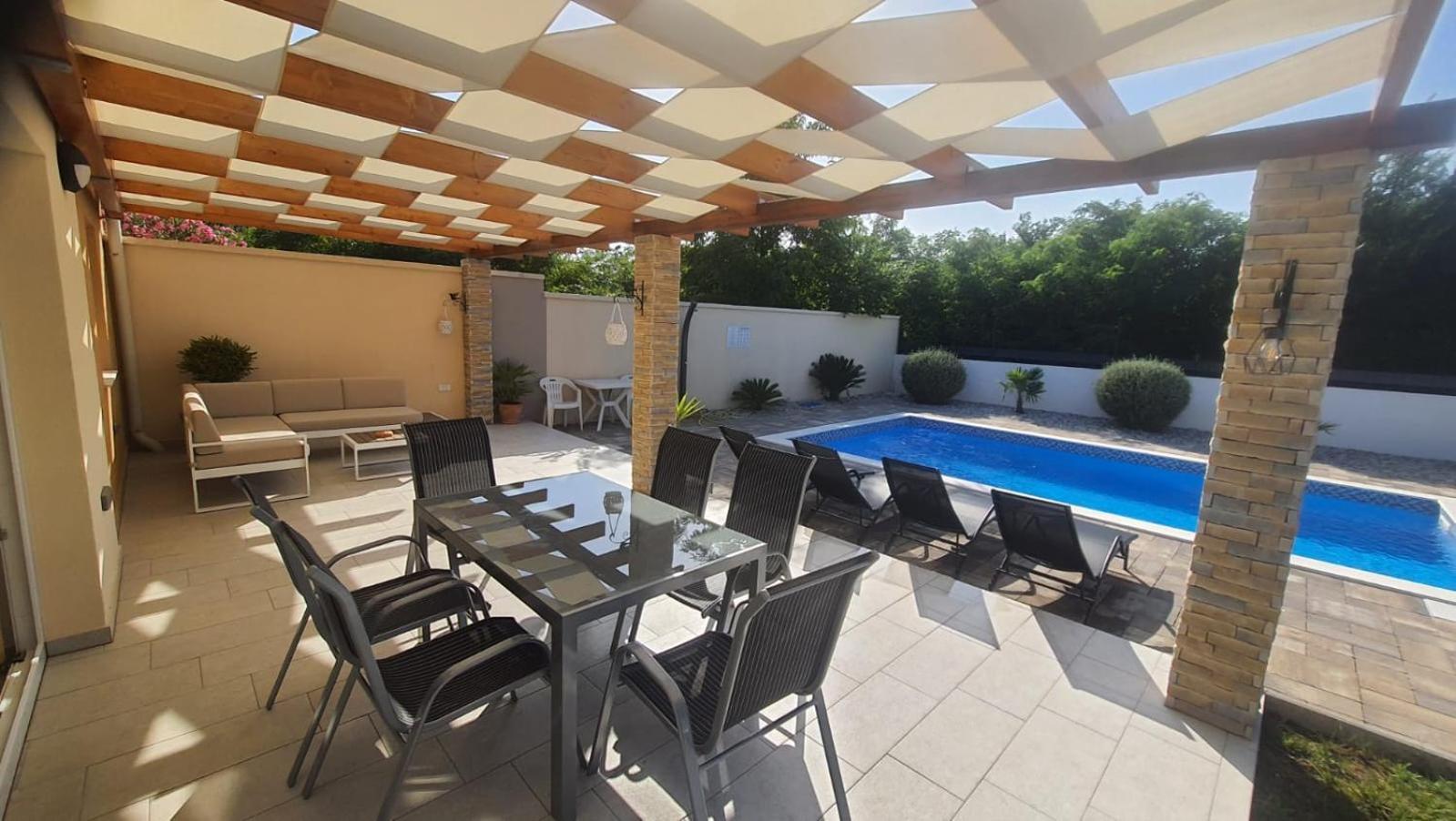 Happy House Villa